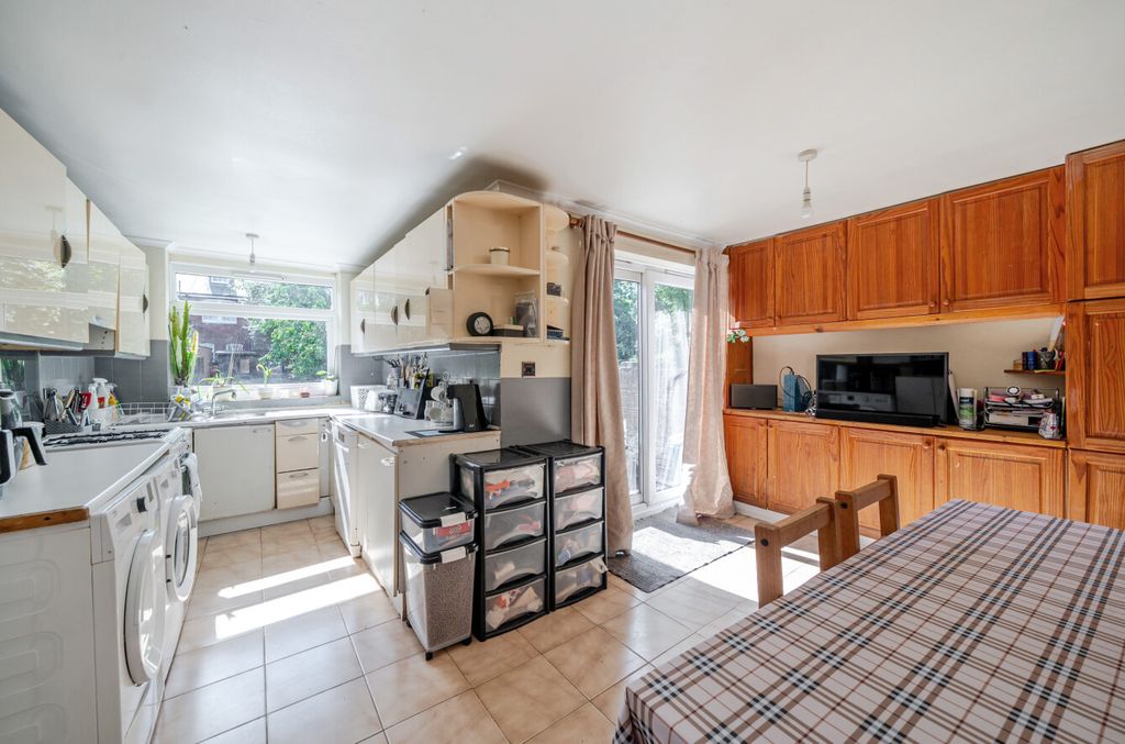 Property photo 2 of 14 1348380-9-68Beb7E...