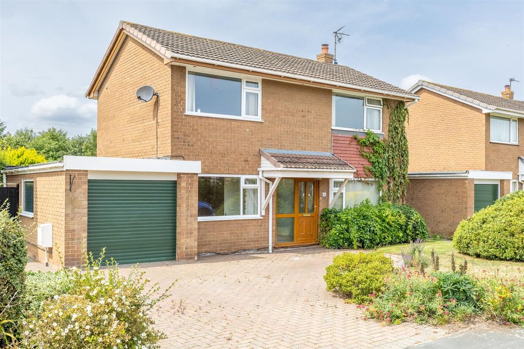 Property photo 2 of 32 16Hellathwen-2.Jpg