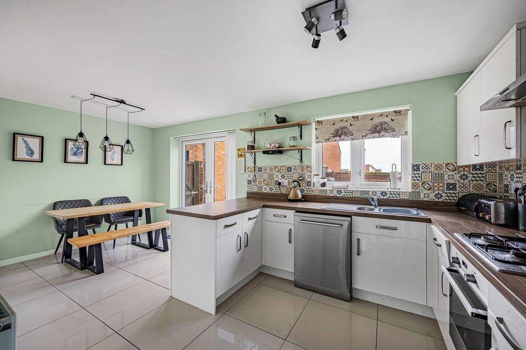 Property photo 2 of 19