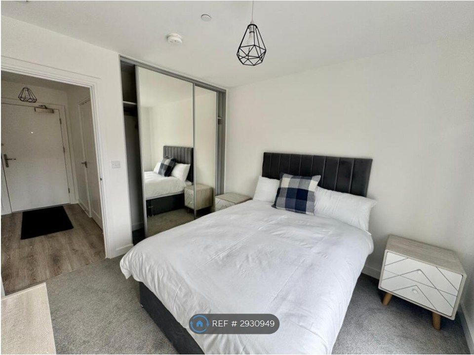 Property photo 3 of 10 Bedroom Pic 1