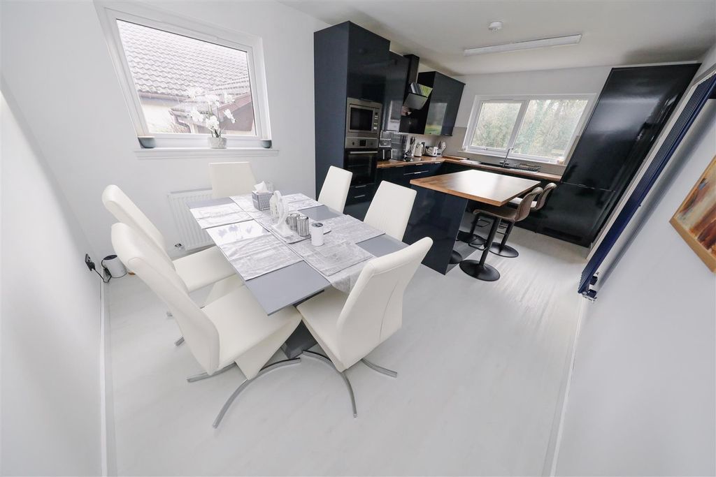 Property photo 3 of 22 d