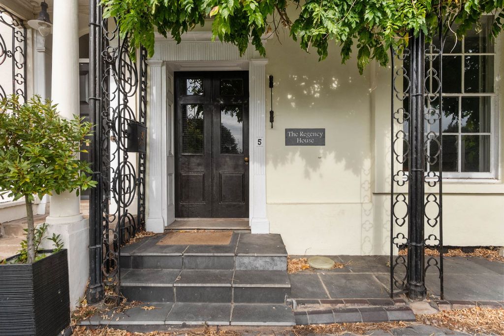 Property photo 1 of 31