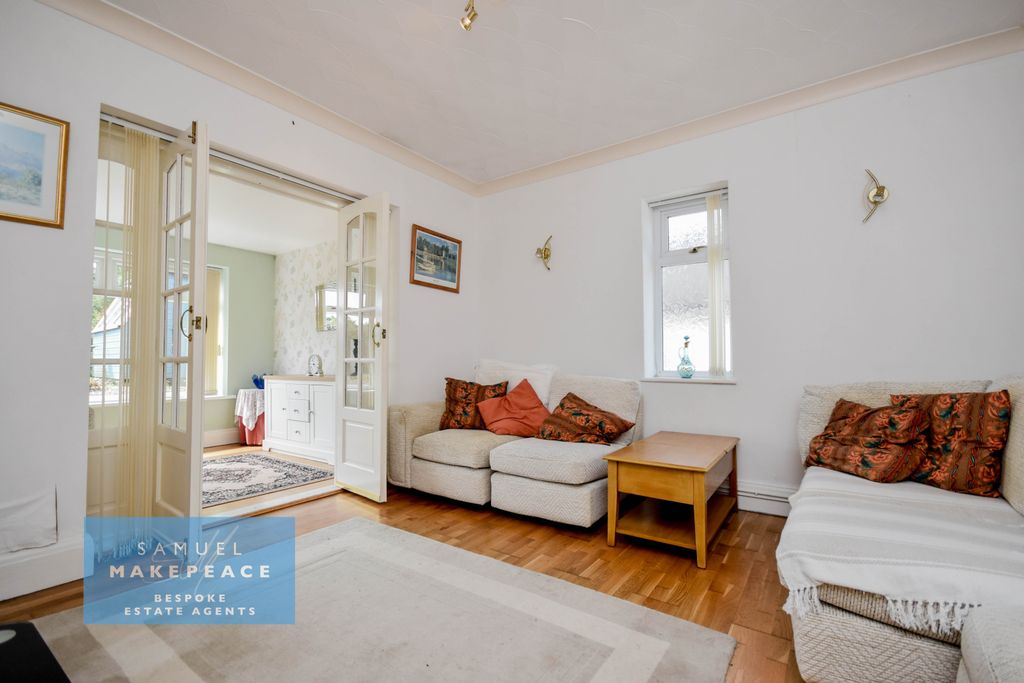 Property photo 3 of 19 Gallery