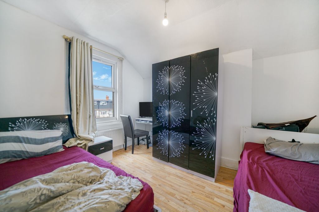 Property photo 2 of 6