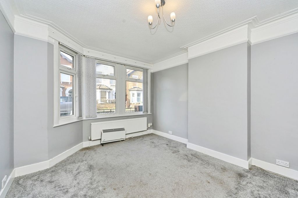 Property photo 2 of 17 Photo