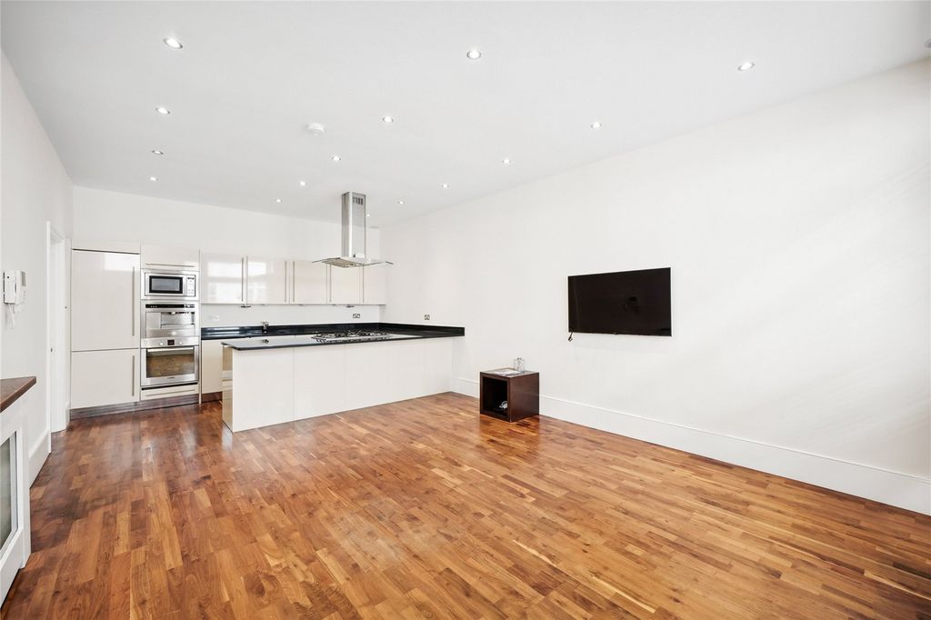 Property photo 3 of 18 Picture No. 26