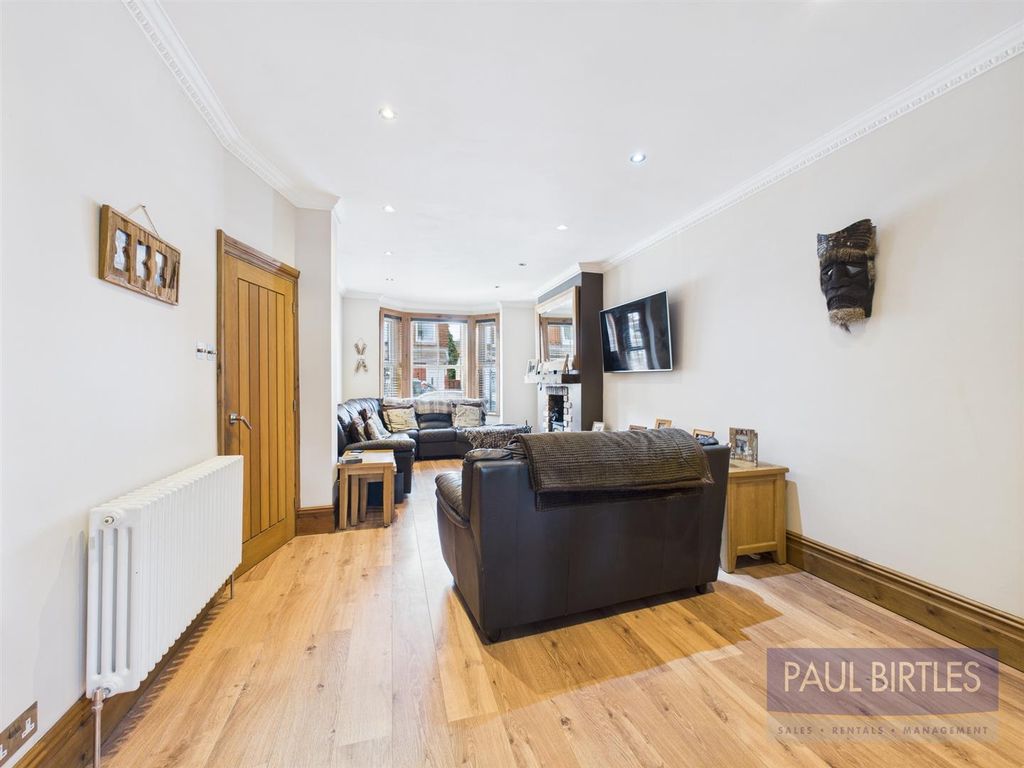 Property photo 3 of 27 Cam01301G0-Pr0647-Still043.Jpg