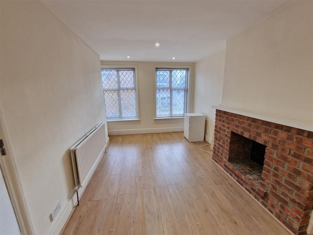 Property photo 2 of 8 20251104_151411.Jpg