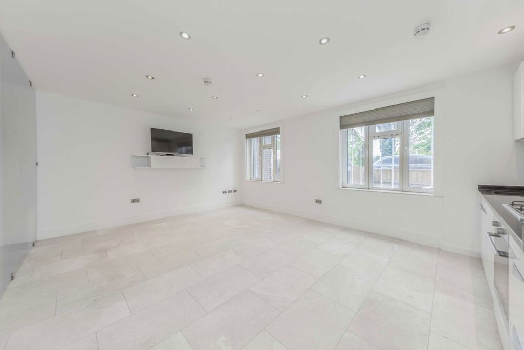 Property photo 2 of 4