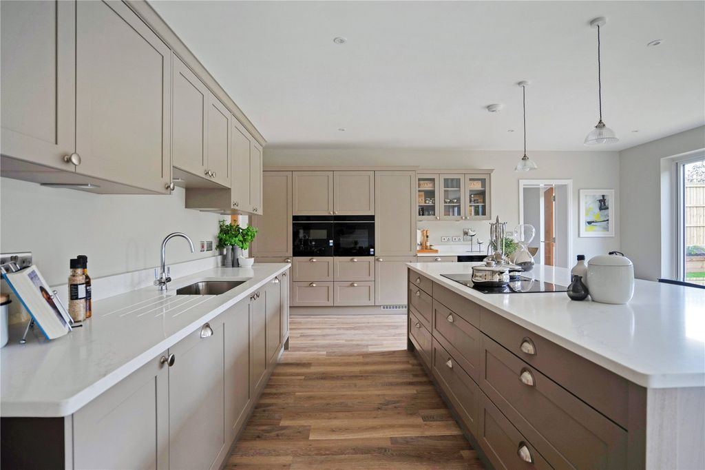 Property photo 3 of 17 Kitchen