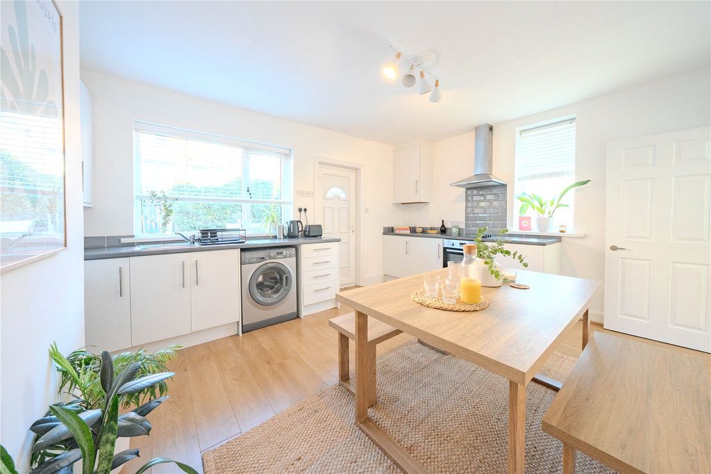 Property photo 2 of 15 Picture No. 14