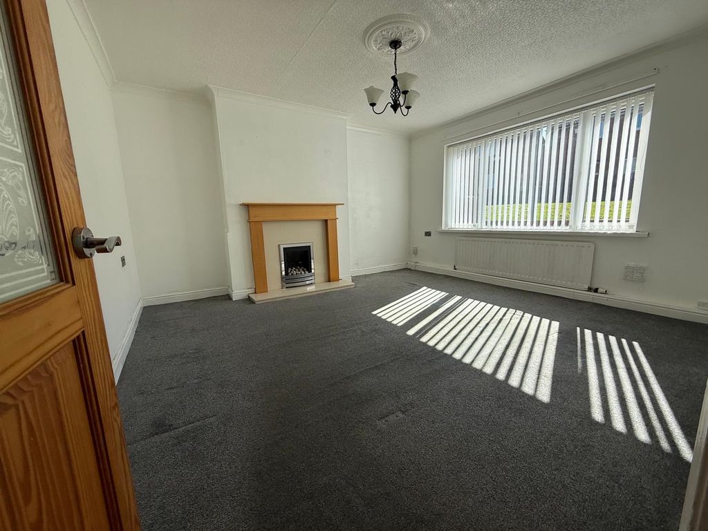 Property photo 3 of 9 Lounge