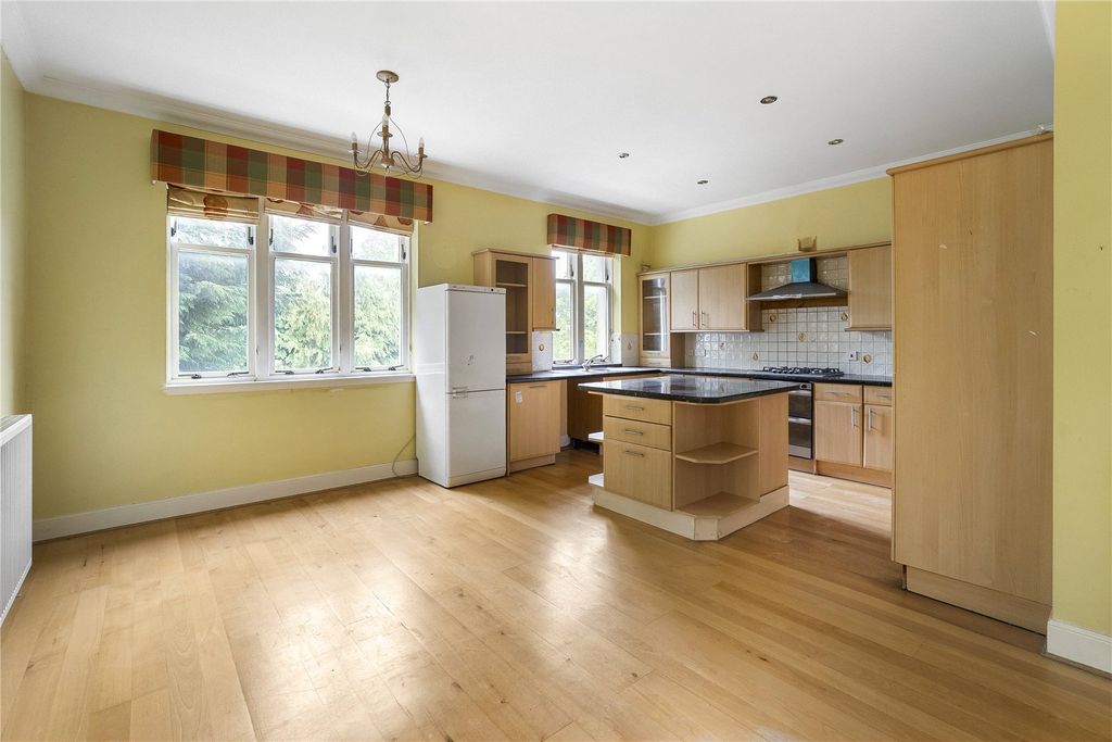 Property photo 3 of 41 Queens Road