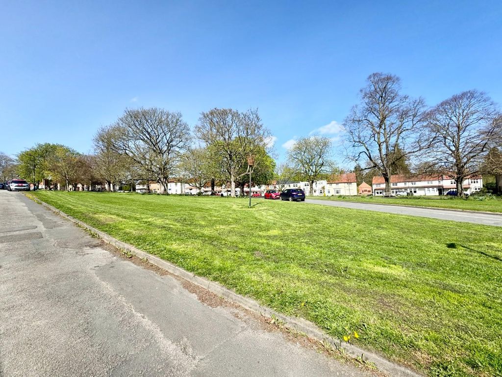 Property photo 2 of 24