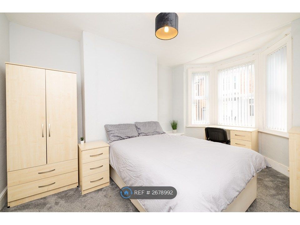 Property photo 2 of 16 Bedroom