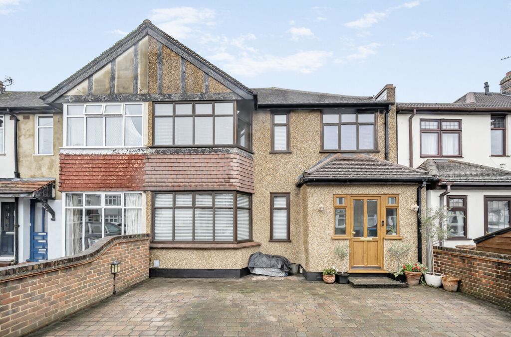 Property photo 1 of 18 Front2