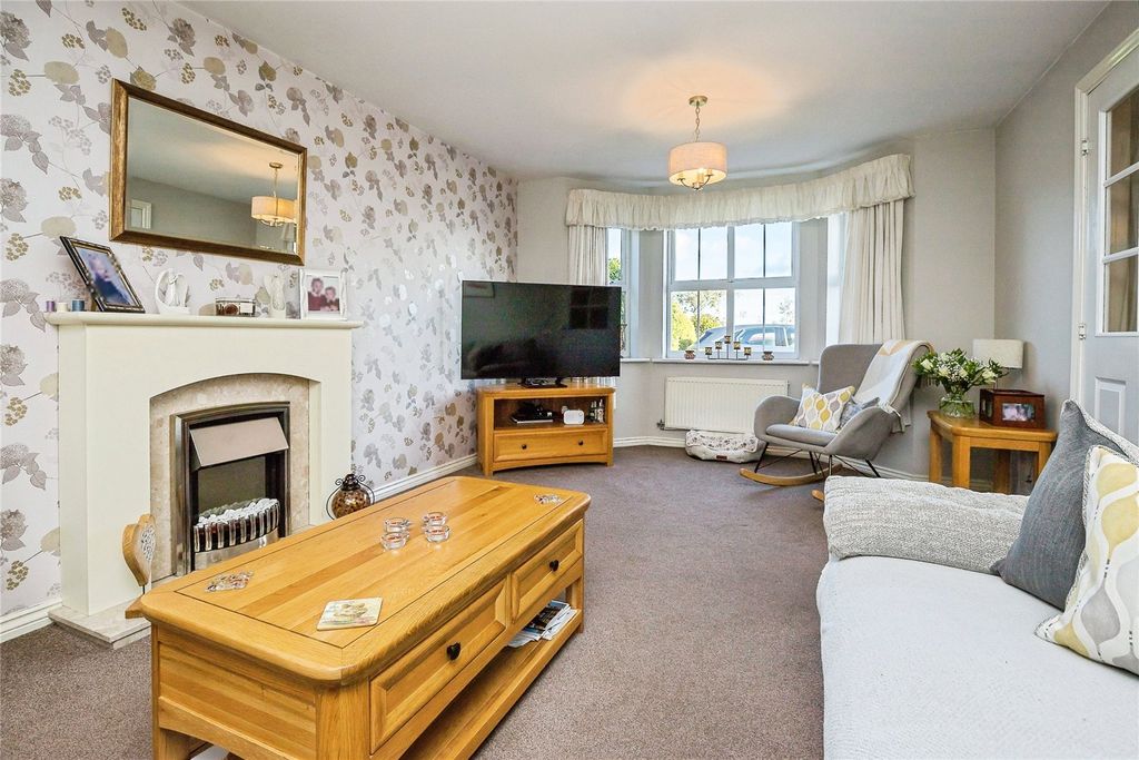 Property photo 2 of 28 Living Room