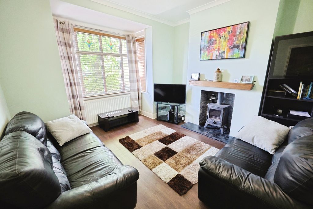Property photo 3 of 16 Pbox-Img.Jpg