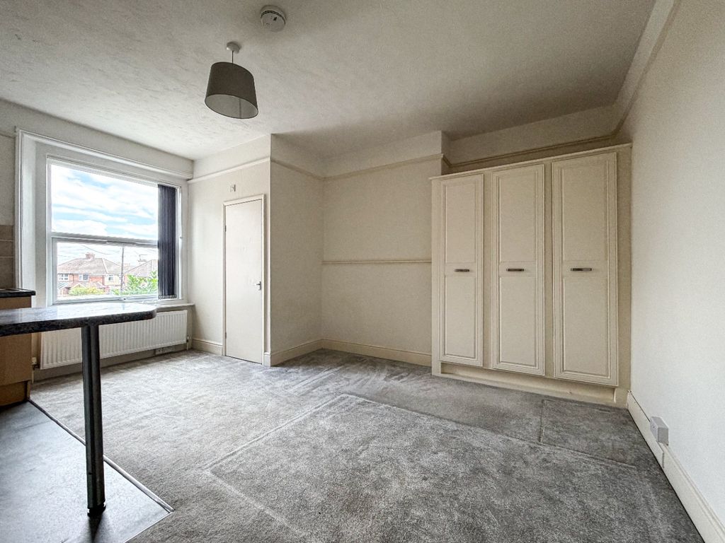 Property photo 2 of 8 5572842