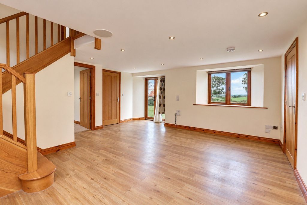Property photo 2 of 16 Picture No. 02