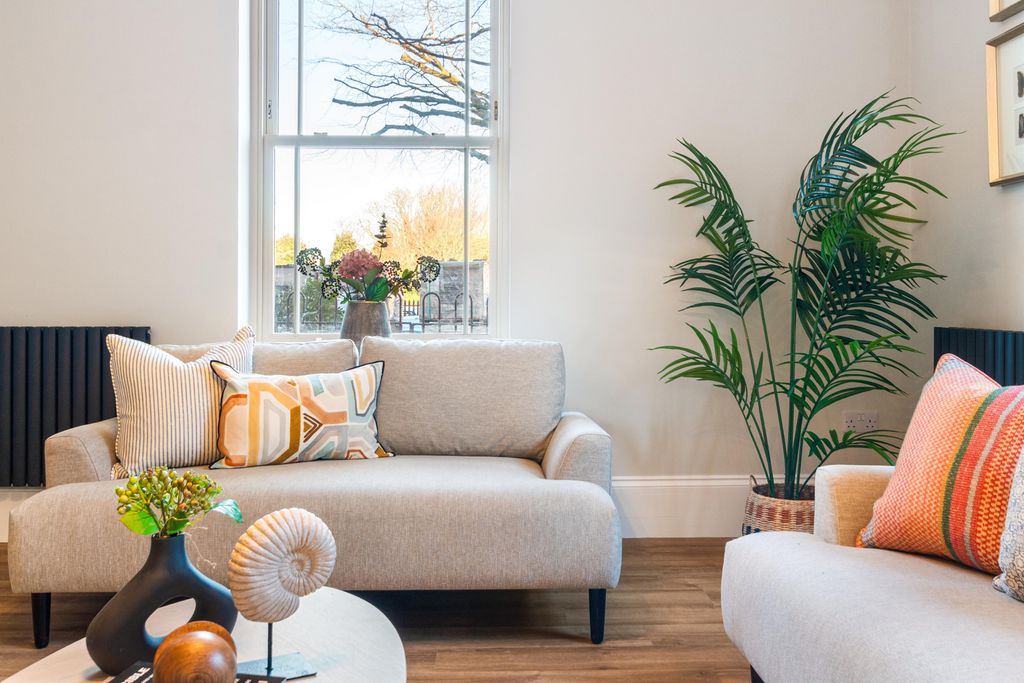 Property photo 1 of 9 Beautiful Sash Windows