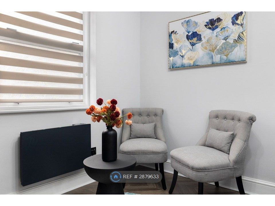 Property photo 3 of 25 Living Room