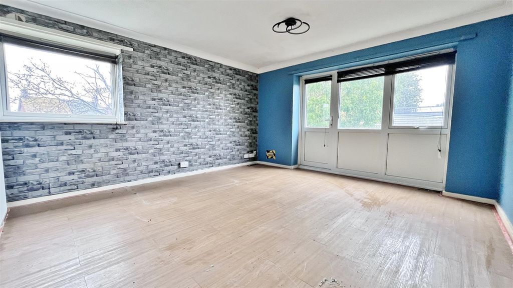 Property photo 2 of 10 Lounge