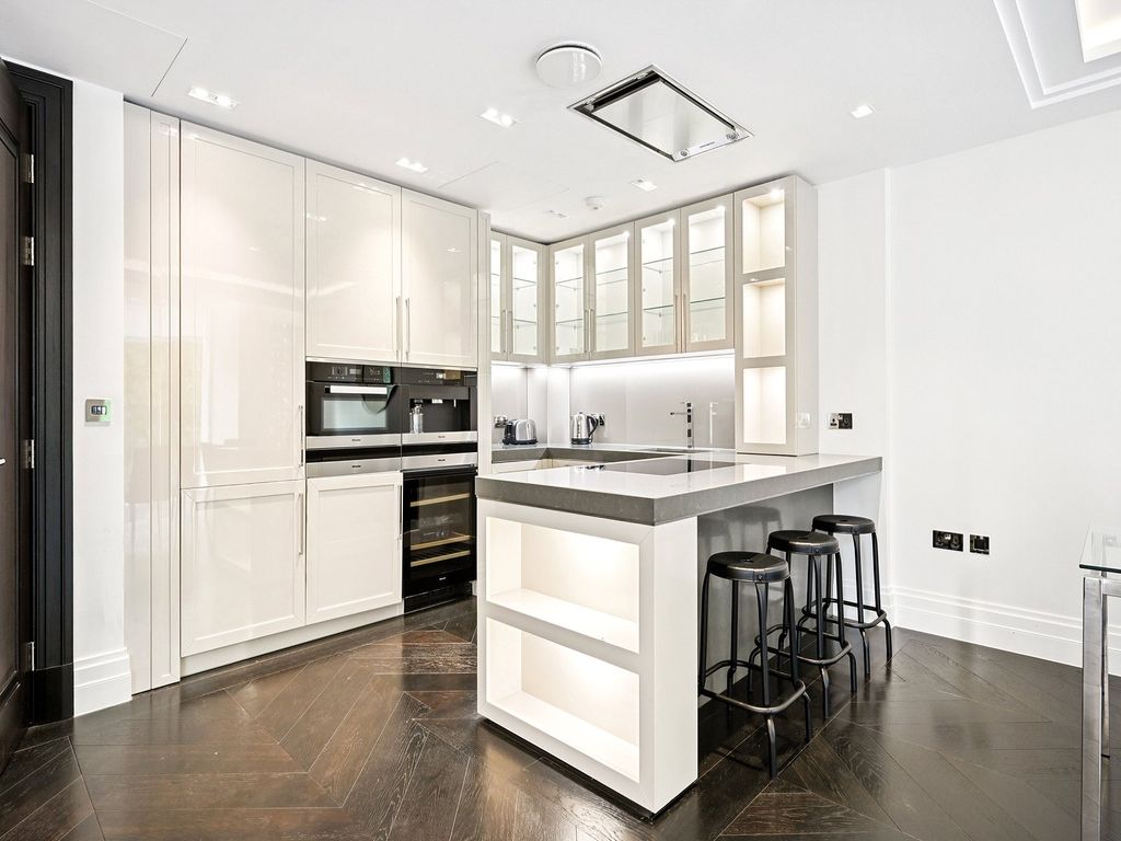 Property photo 1 of 17 Clement House