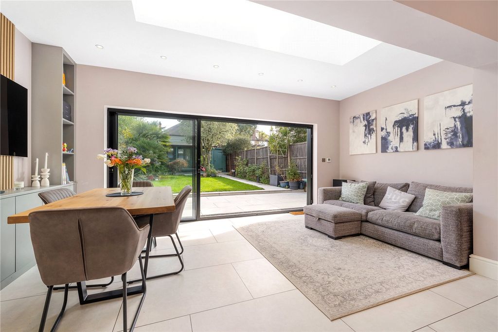 Property photo 3 of 20 Diner