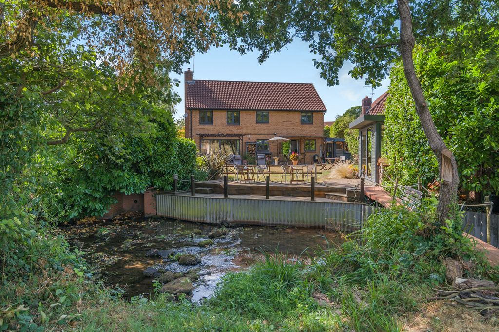 Property photo 2 of 39