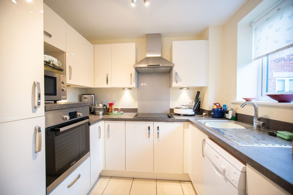 Property photo 3 of 26 Kitchen