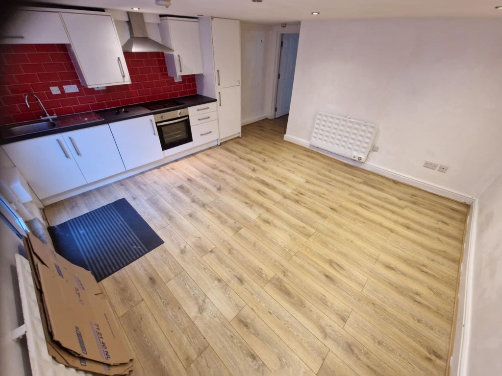 Property photo 3 of 7 Kitchen/Lounge