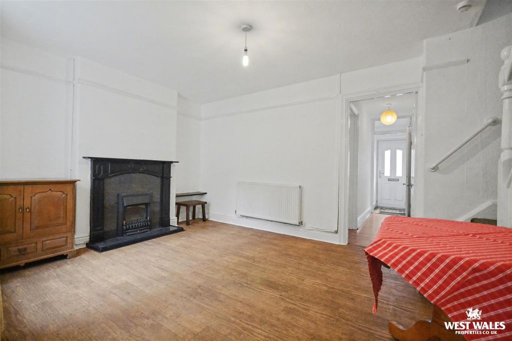 Property photo 2 of 21 Living Room