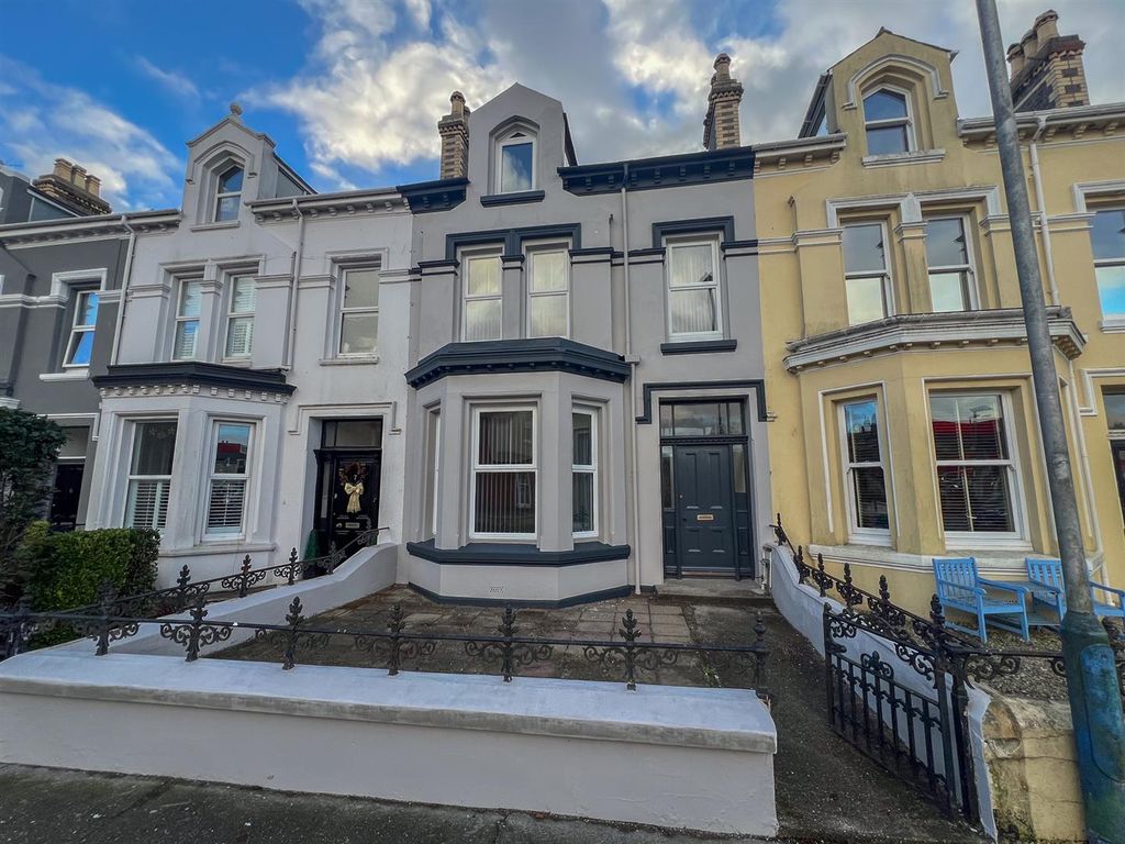 Property photo 1 of 20 8 Westminster Trc-01.Jpg