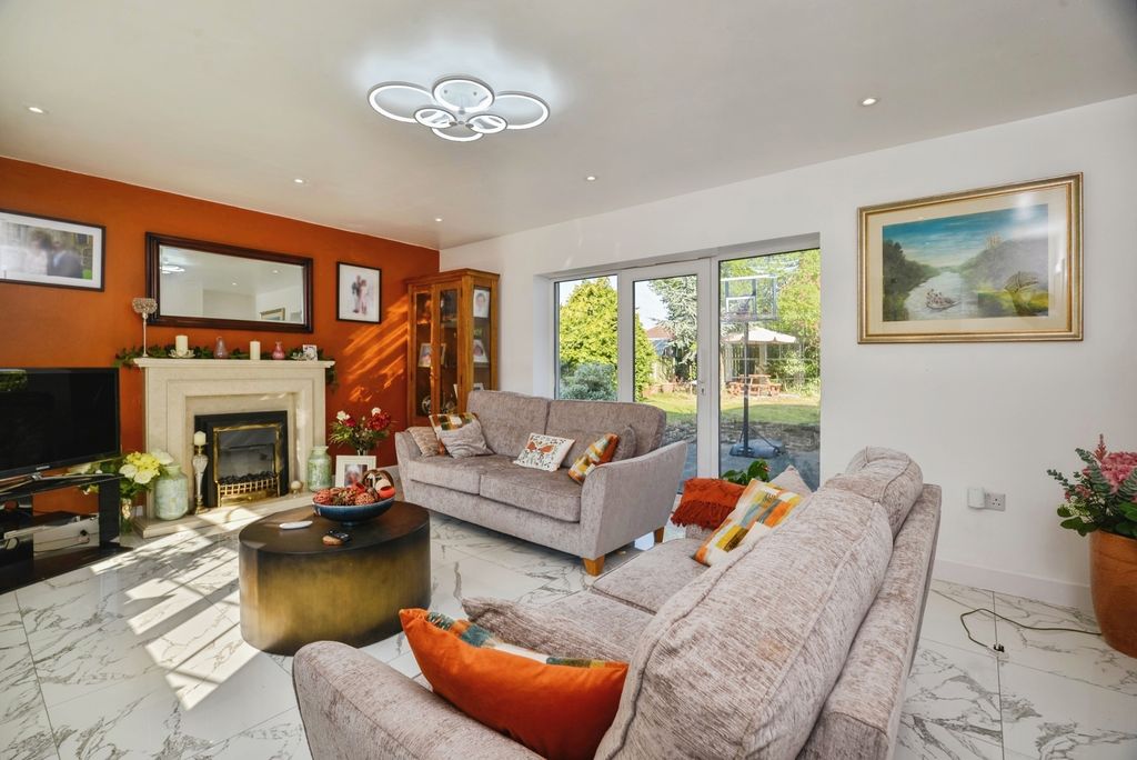 Property photo 3 of 20 Pbox-Img.Jpg