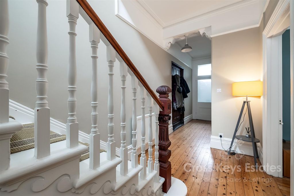 Property photo 3 of 33 Reception Hallway