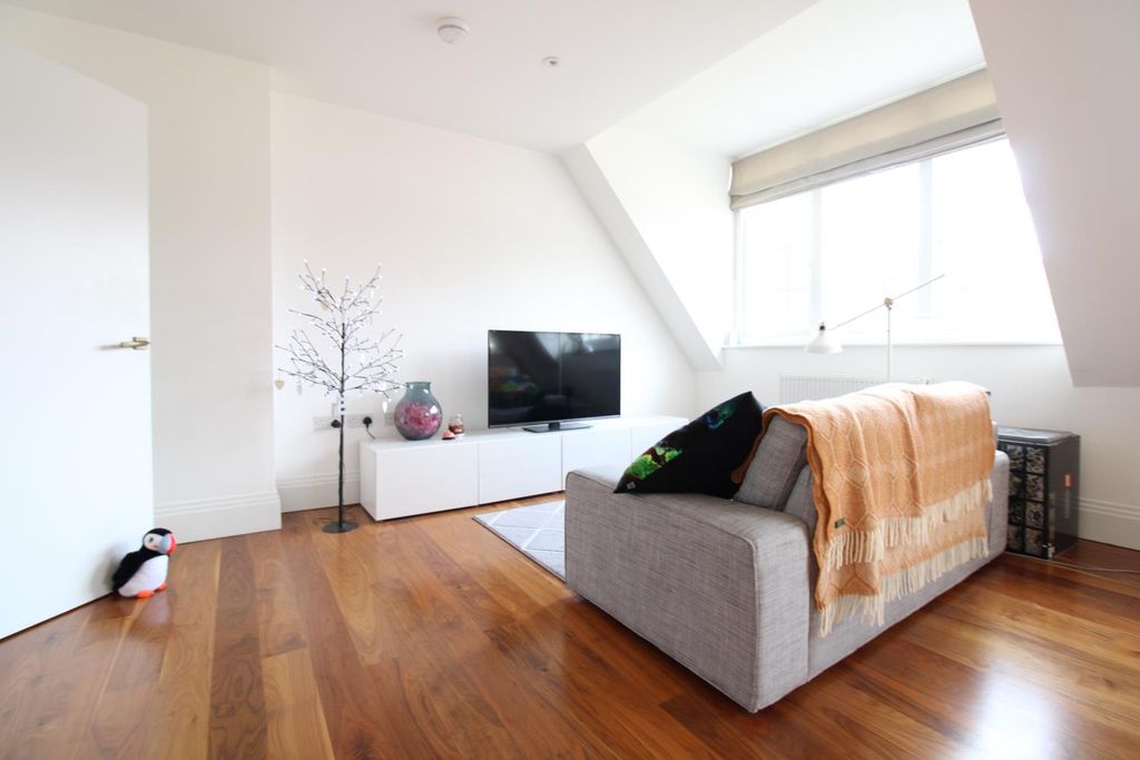 Property photo 3 of 16 Img_3897