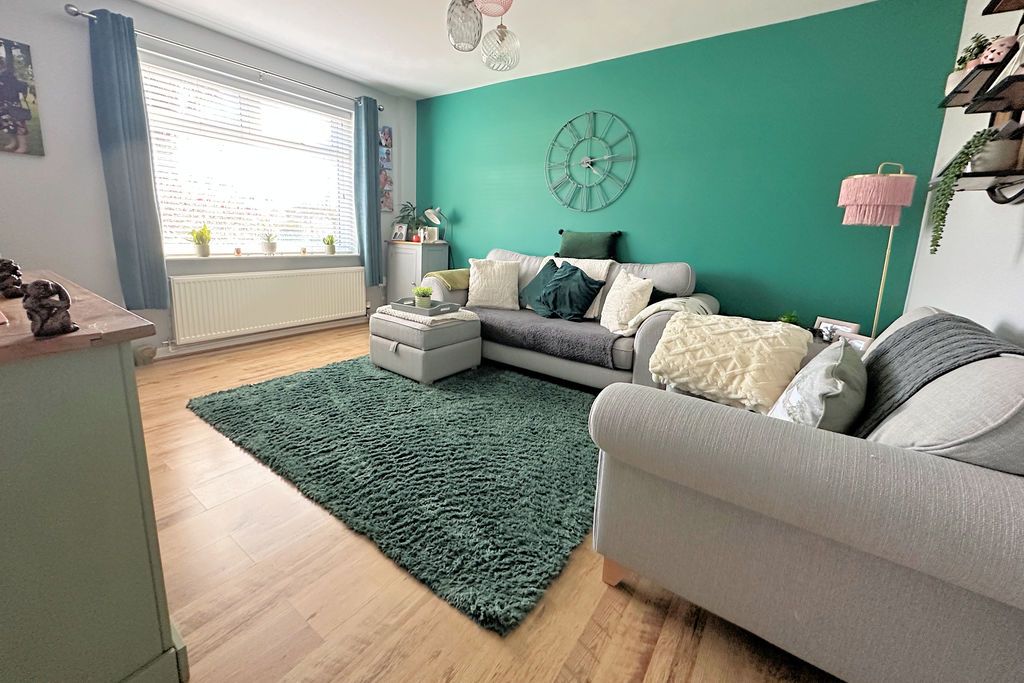 Property photo 2 of 24 Lounge