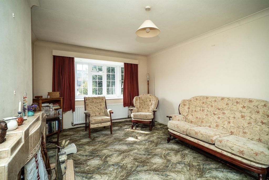 Property photo 3 of 26 Lounge