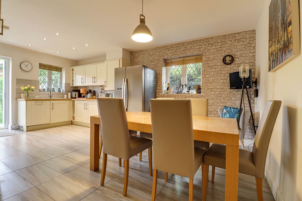 Property photo 3 of 18 Kitchen