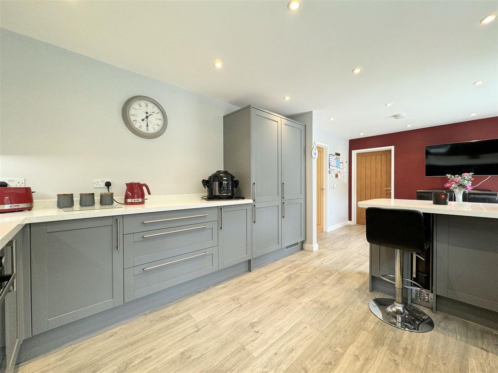 Property photo 2 of 31 Kitchen Diner