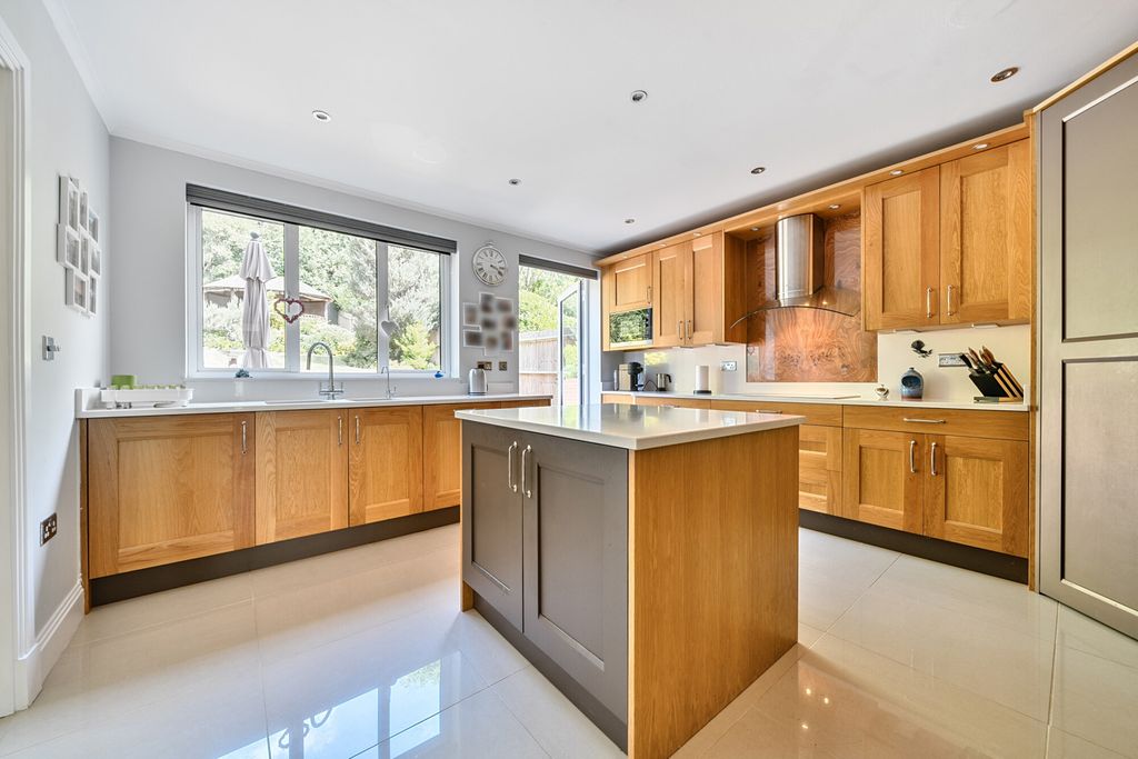 Property photo 2 of 19 Kitchen