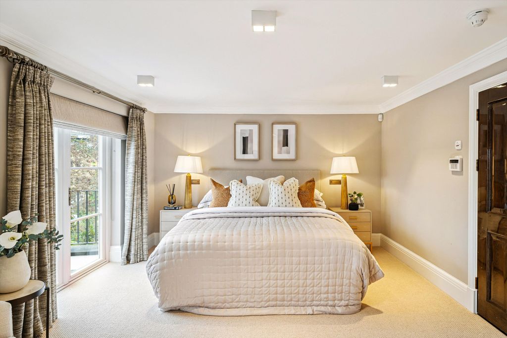 Additional image 18 of 8 bed terraced house to rentCheyne Walk & Cheyne Mews, London SW3