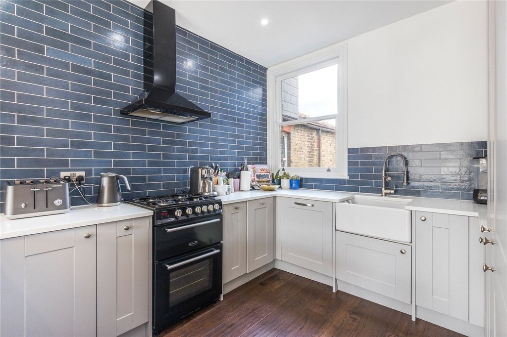 Property photo 2 of 10 Kitchen