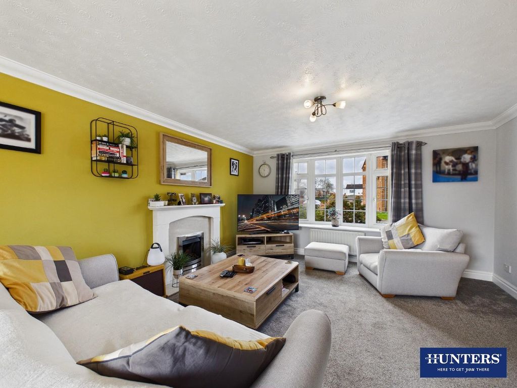 Property photo 3 of 22 Living/Dining Room