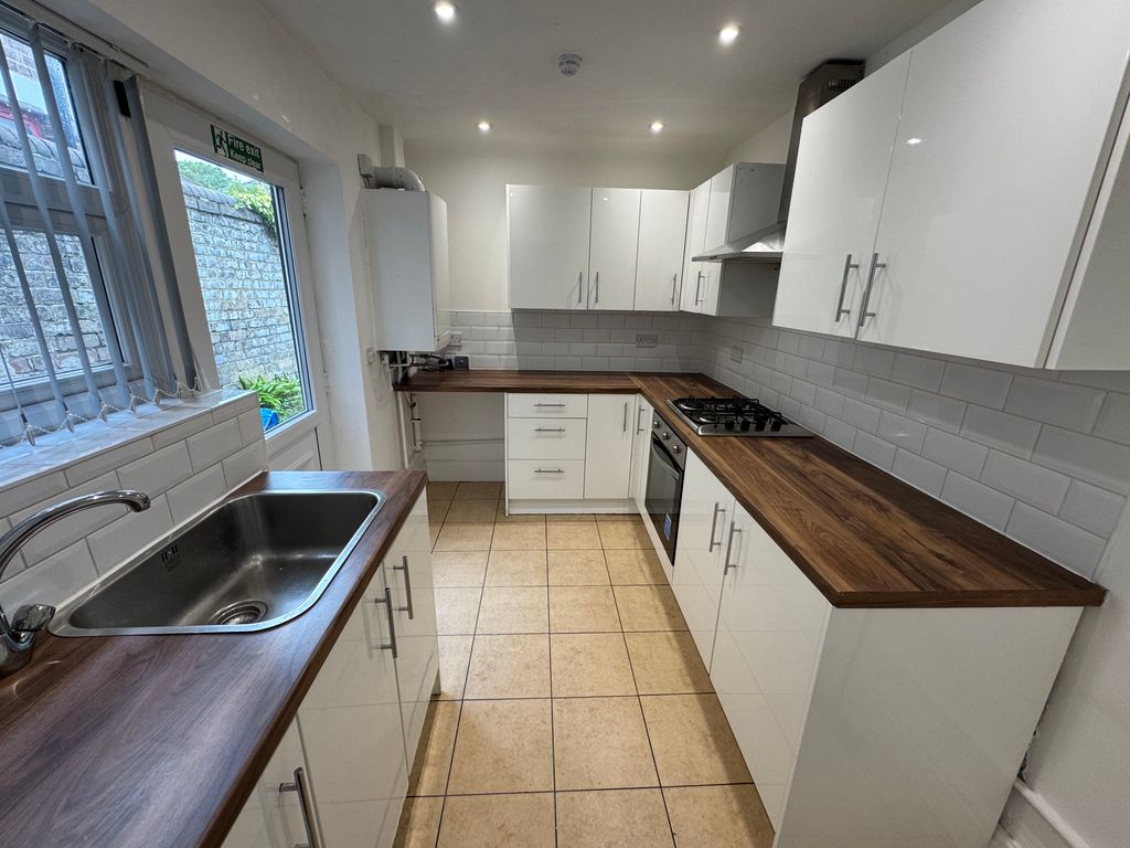 Property photo 1 of 18 Kitchen
