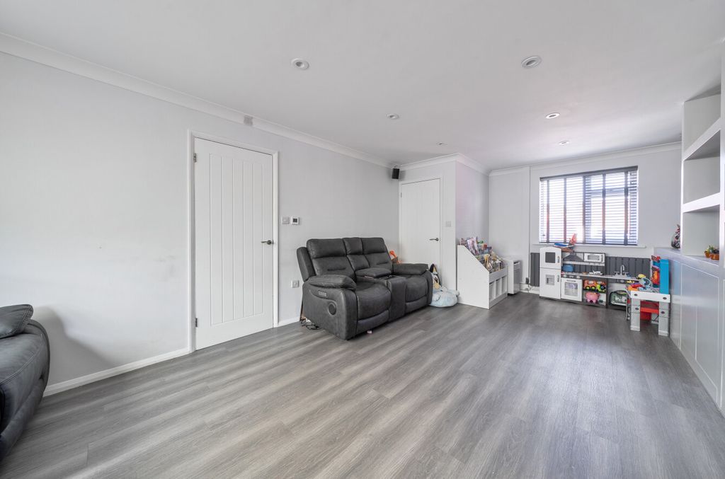 Property photo 2 of 23 1466398-11-6A1756...
