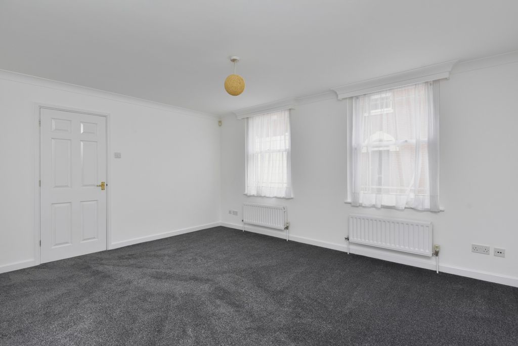 Property photo 2 of 8 935966