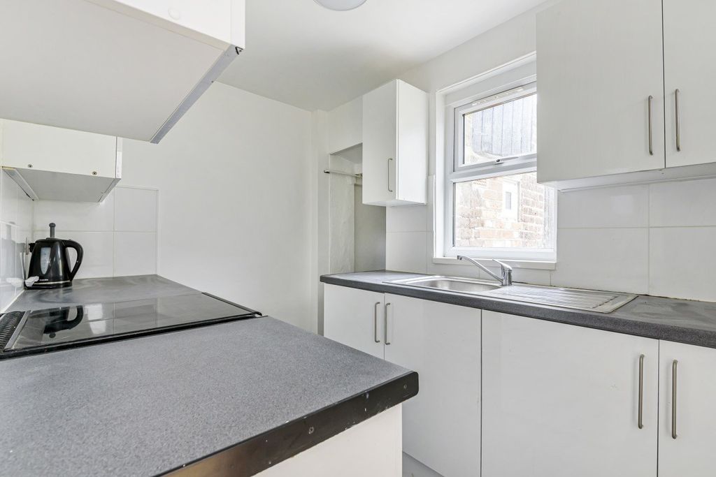 Property photo 2 of 15 Picture No. 05