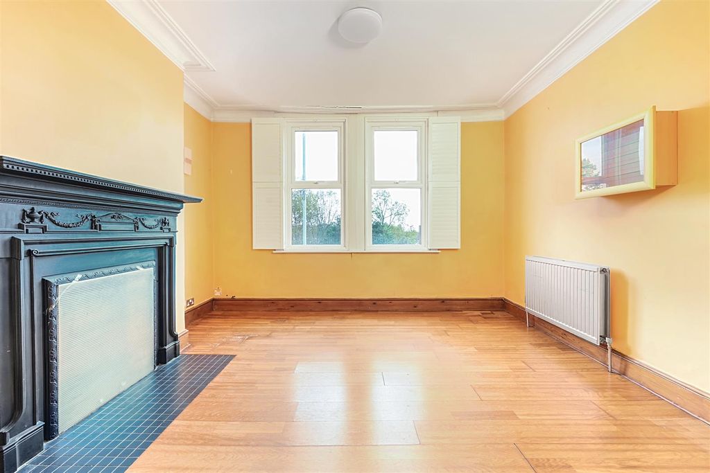 Property photo 2 of 21 Old Shoreham Rd, Bn41 (14).Jpg